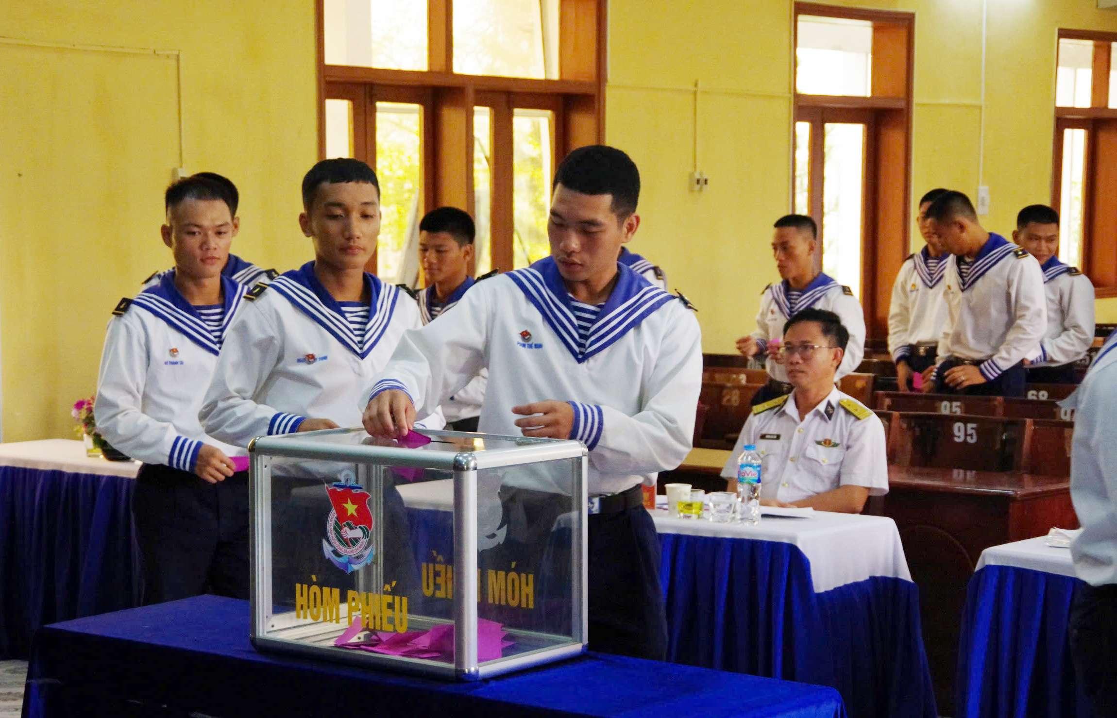 Hình ảnh minh họa về lính hải quân Việt Nam