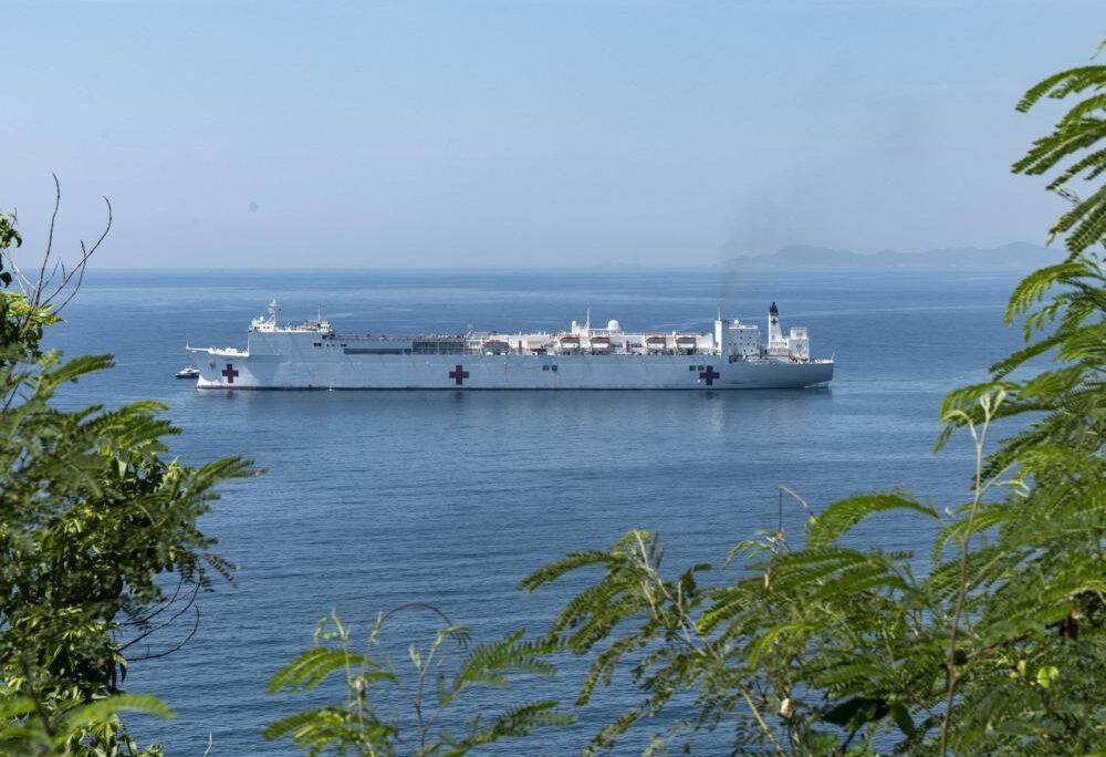Tàu USNS Mercy cập cảng Vũng Rô, Phú Yên